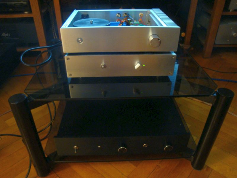 lm4702_2.jpg